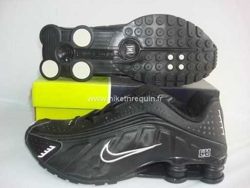 Nike Shox R4 Baskets Noires Courir